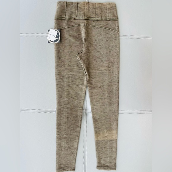 New with tags! FREE PEOPLE MOVEMENT Hybrid Legging in ARMY Size XS - Picture 7 of 16